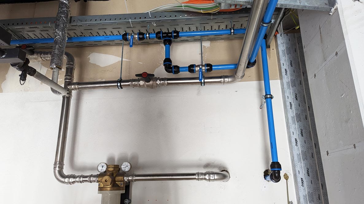 Referenzen Rohrleitungsbau neues Labor bei IST Metz von SCC Drucklufttechnik